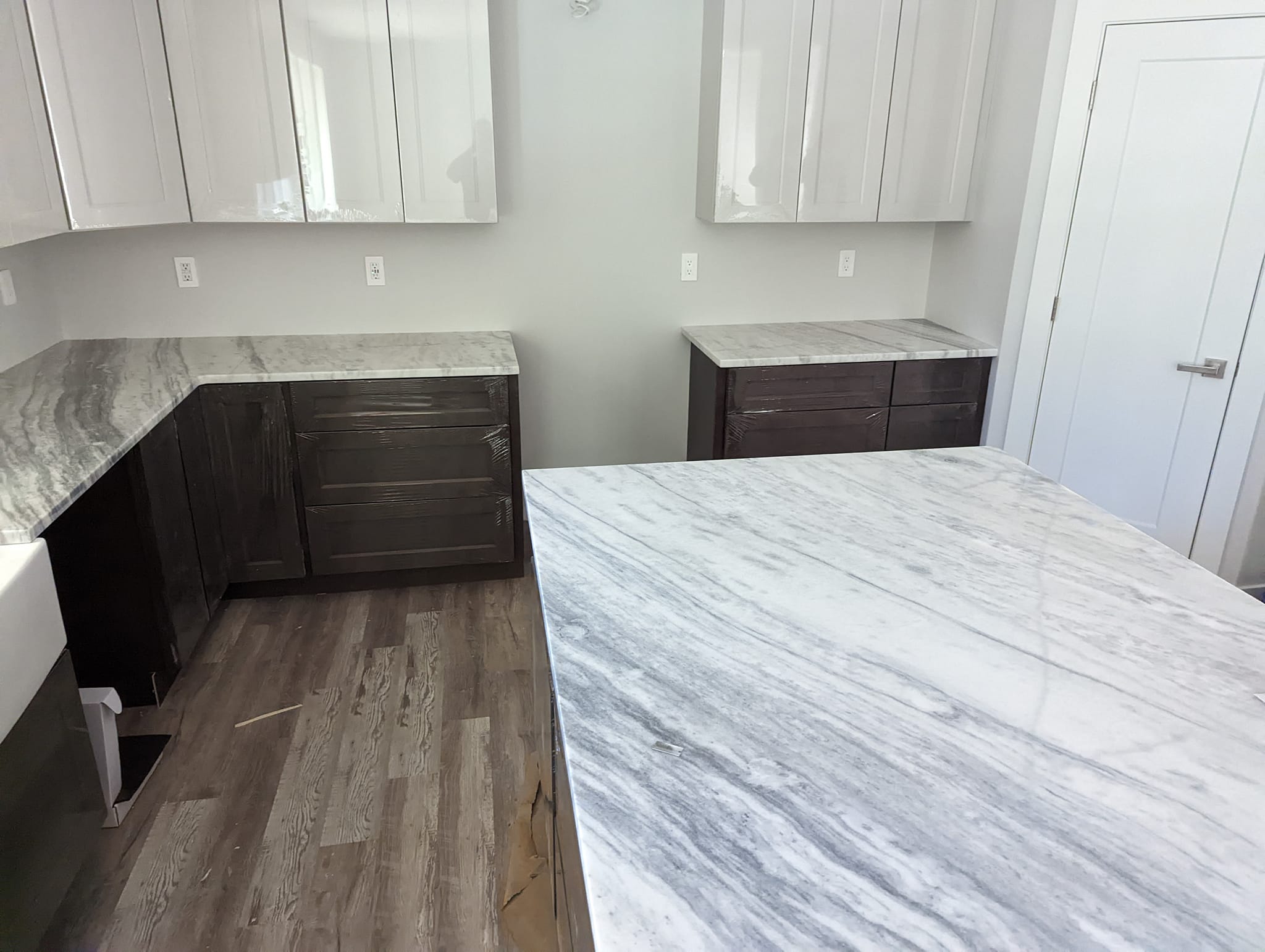 Shadow countertops quarry quartzite