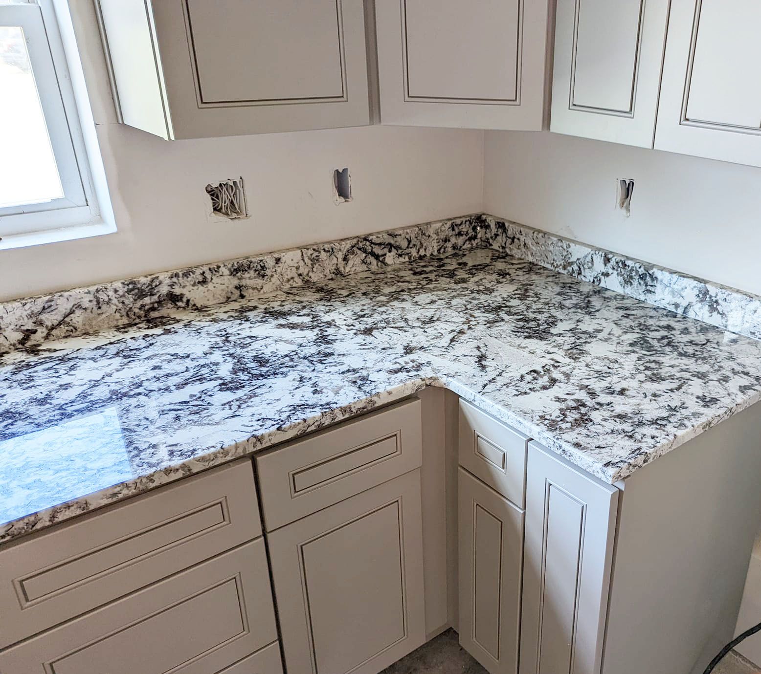 White Orion Granite Countertops   White Orion Granite Corner 0b7c2a2658 